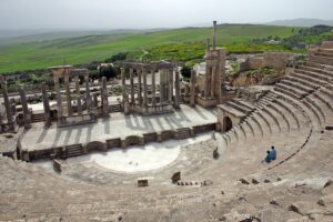 Lire la suite à propos de l’article Spectacle  «  El Walléda » à l’ouverture du Festival international de Dougga  