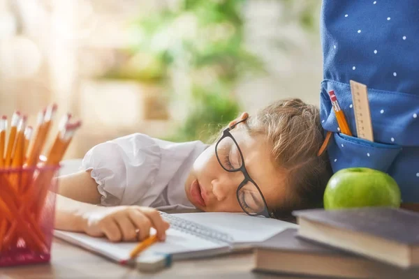 Des devoirs encombrants et des horaires scolaires non adaptés à leurs capacités d’apprentissage